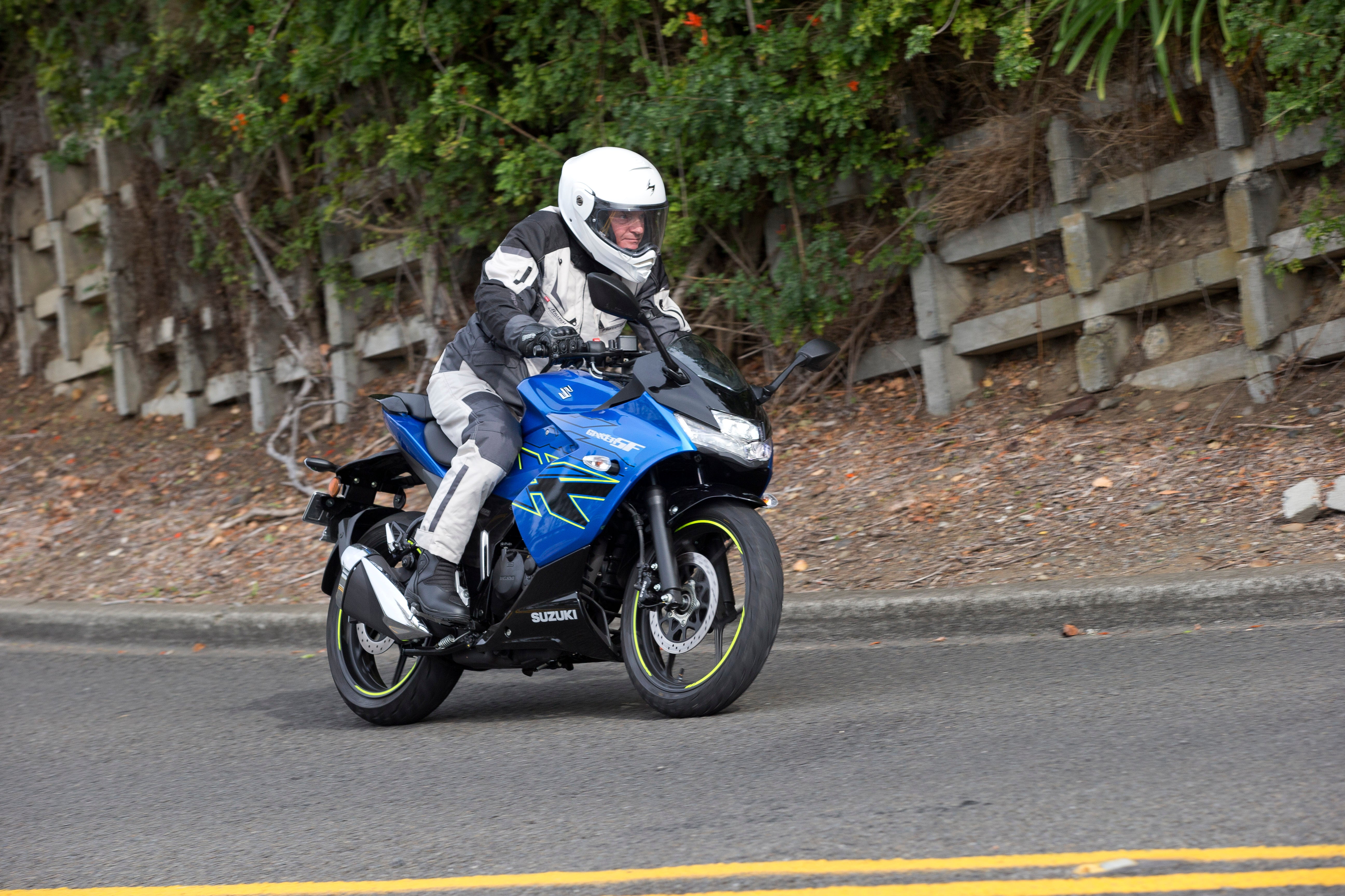 SUZUKI GSX150F