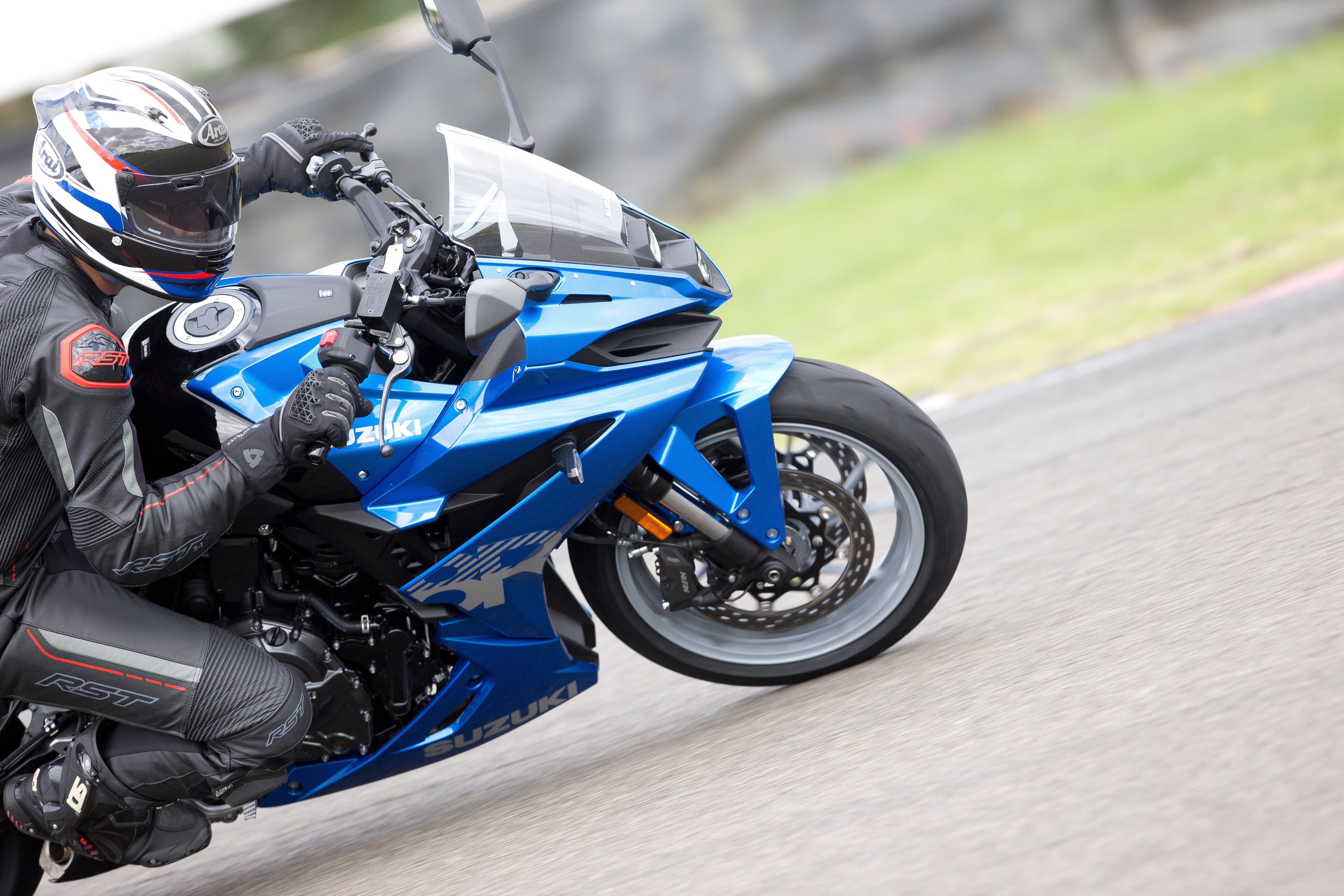 SUZUKI GSX8-R