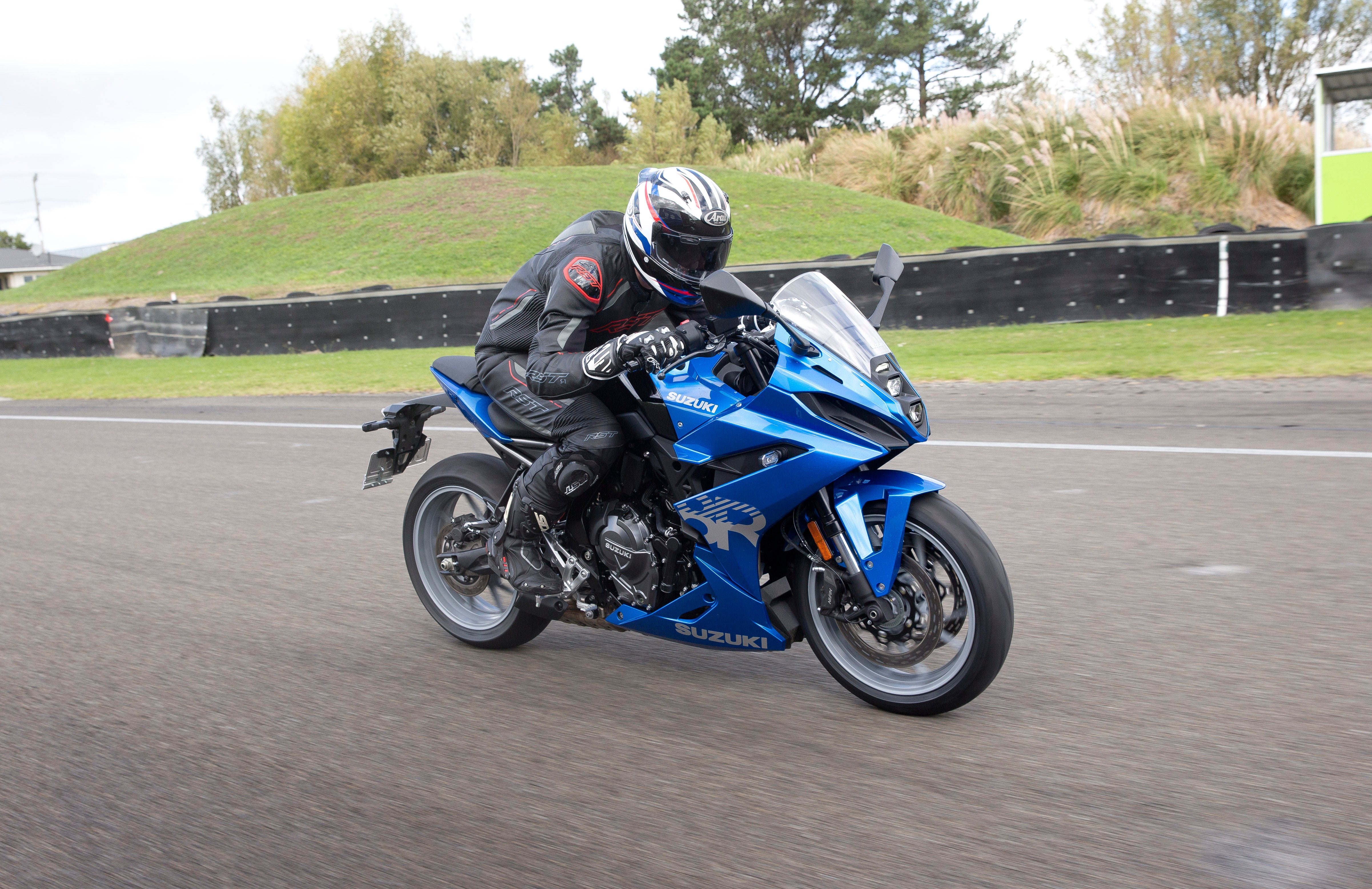 SUZUKI GSX8-R