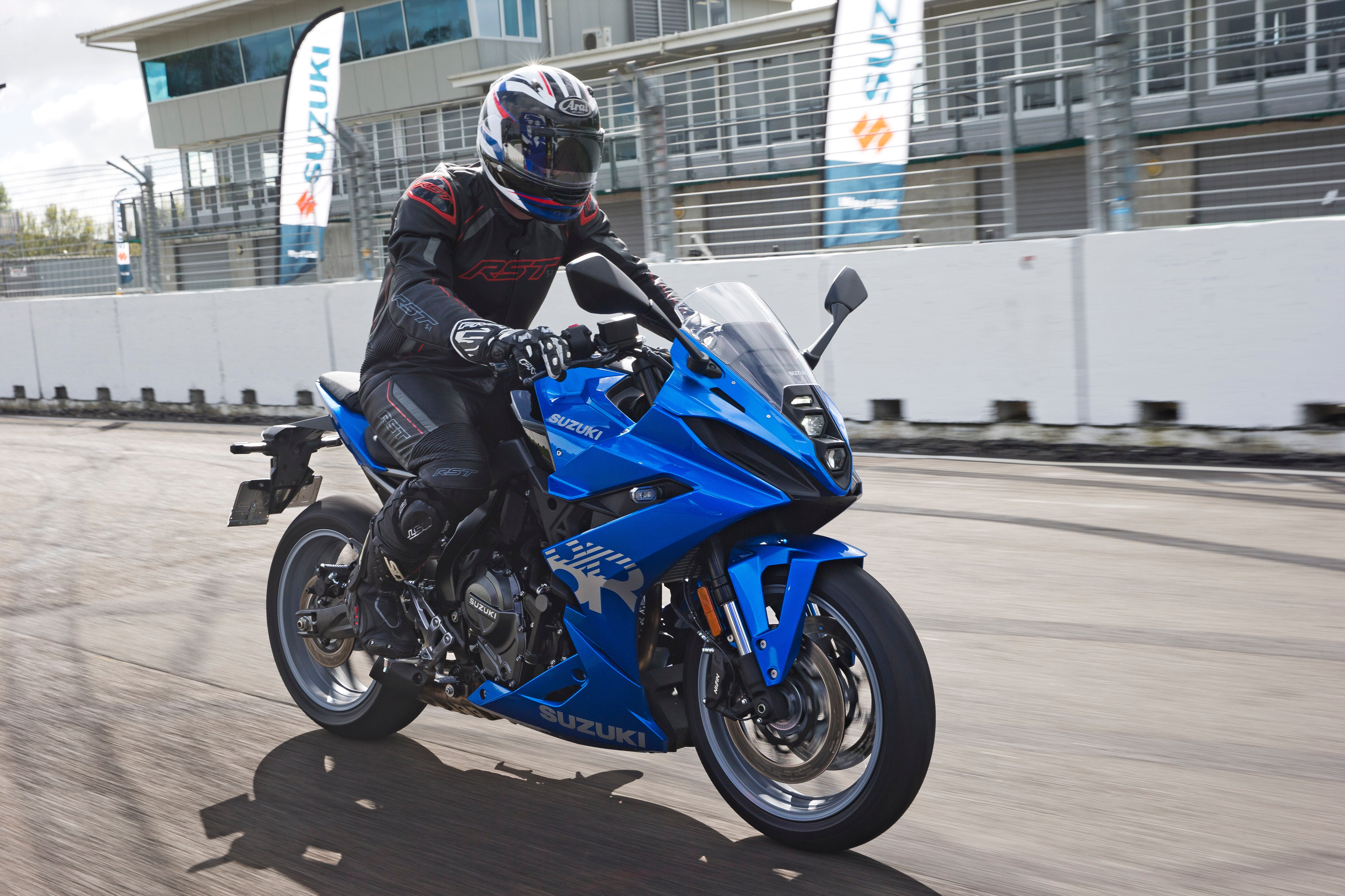 SUZUKI GSX8-R