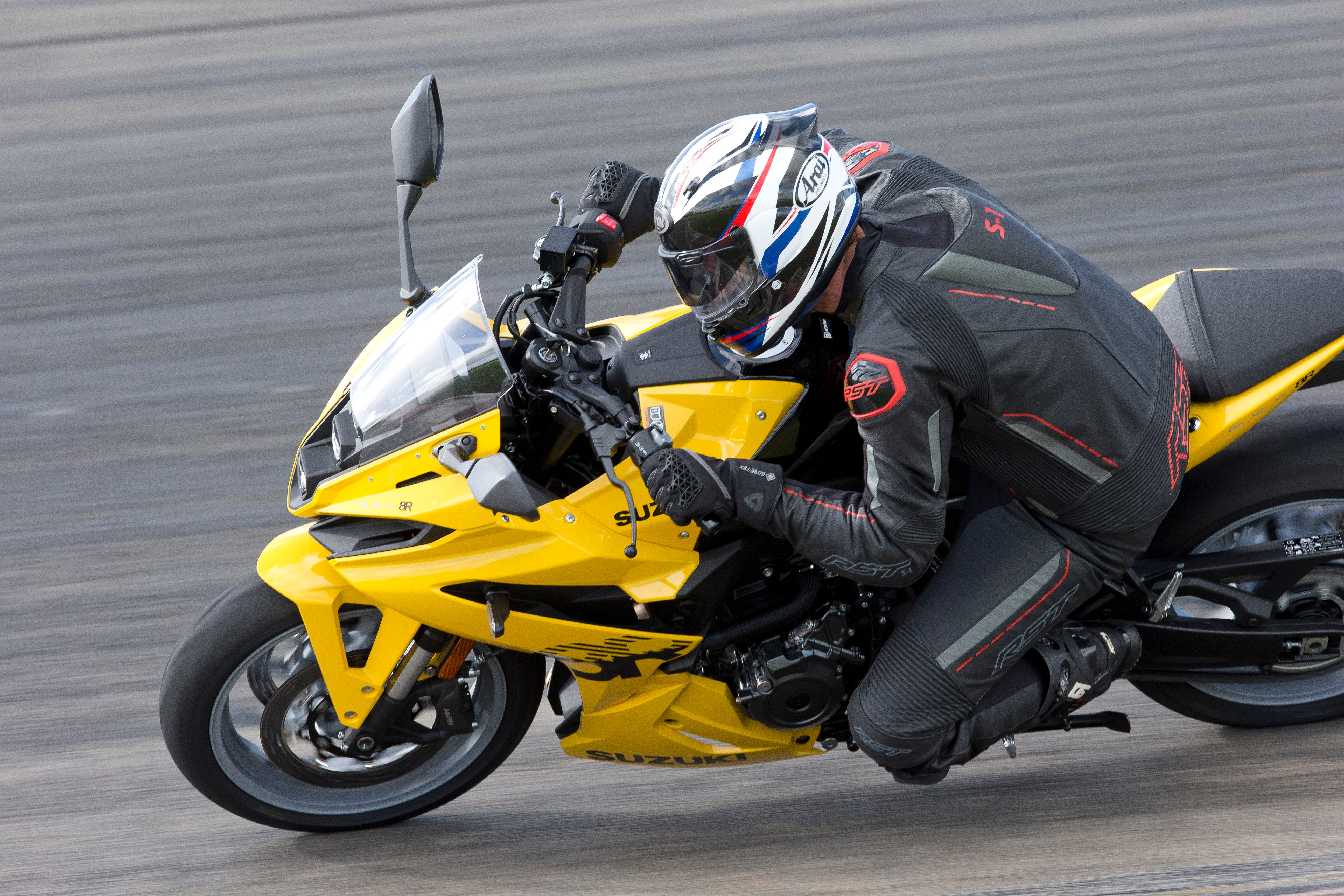 SUZUKI GSX8-R